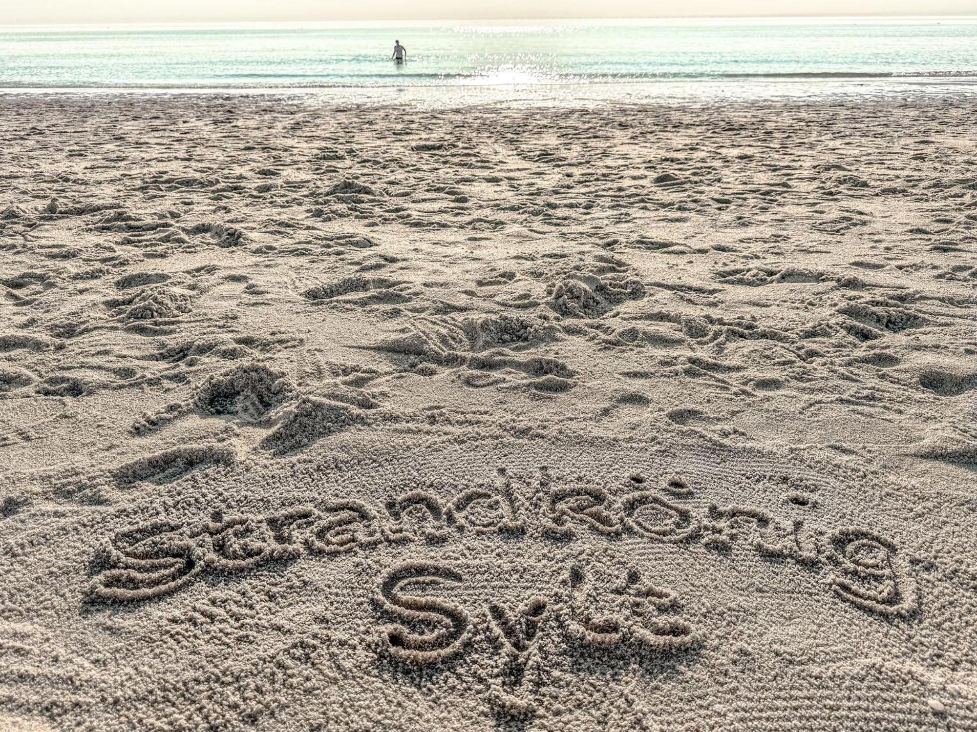 Strandkoenig-westerland-terrasse-mit-garten-strandnaehe-pkw-stellplatz